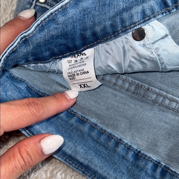 🩳 🆕 MODARANI Women’s Cutoff Distressed Denim Shorts – Size XXL - Picture 6 of 7